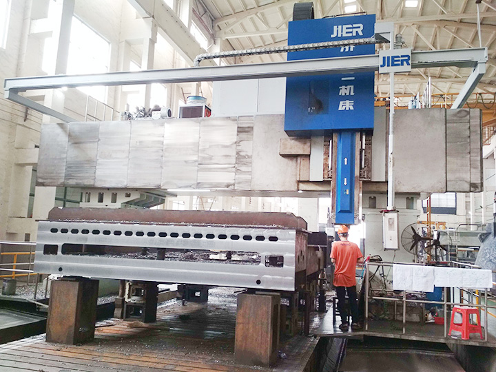 Jinan zweite Werkzeugmaschine Gantry Bearbeitungszentrum 6000 × 13000 Höhe 3000